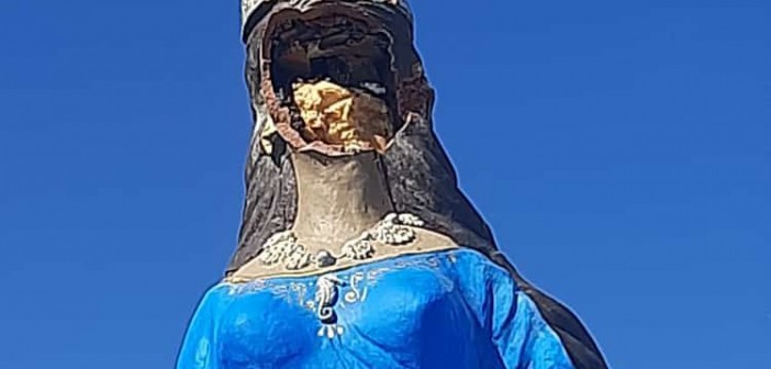 A estátua fica na Praia do Olho D’Água, em São Luís